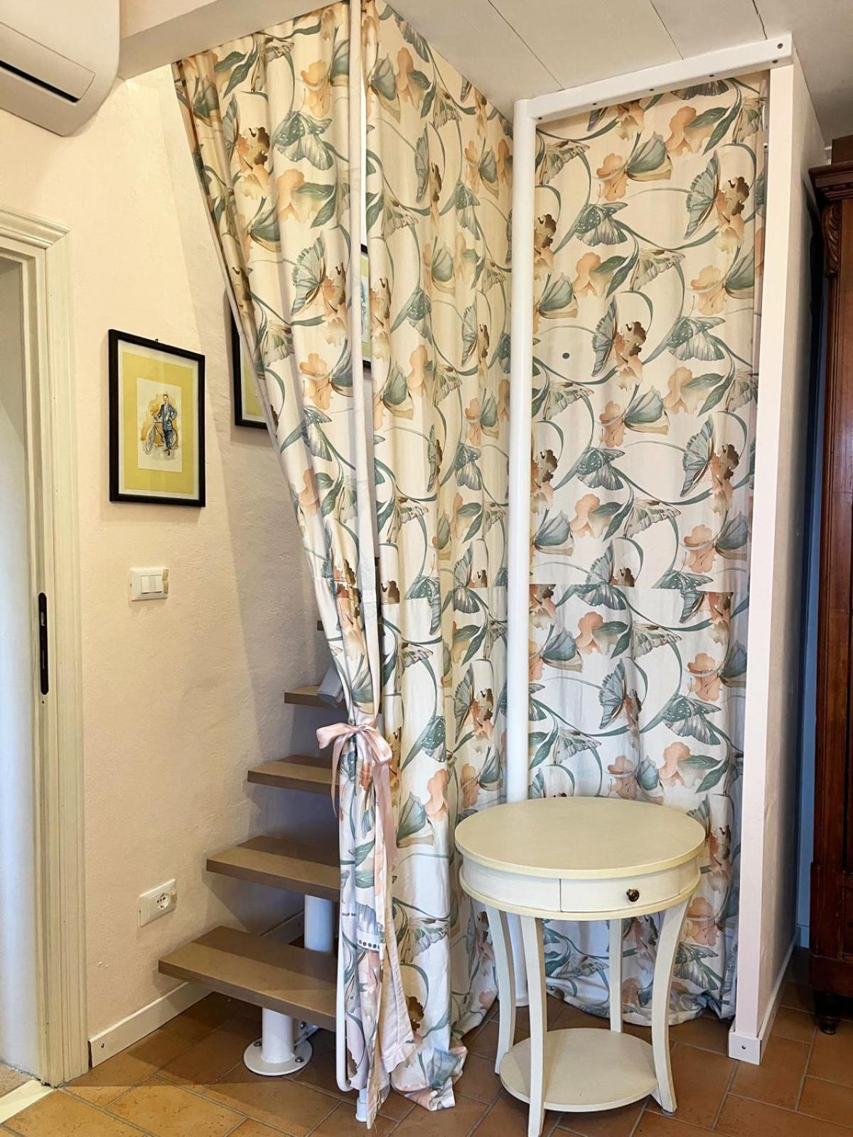 Casa Vacanze L'Acquerello Lari Ngoại thất bức ảnh